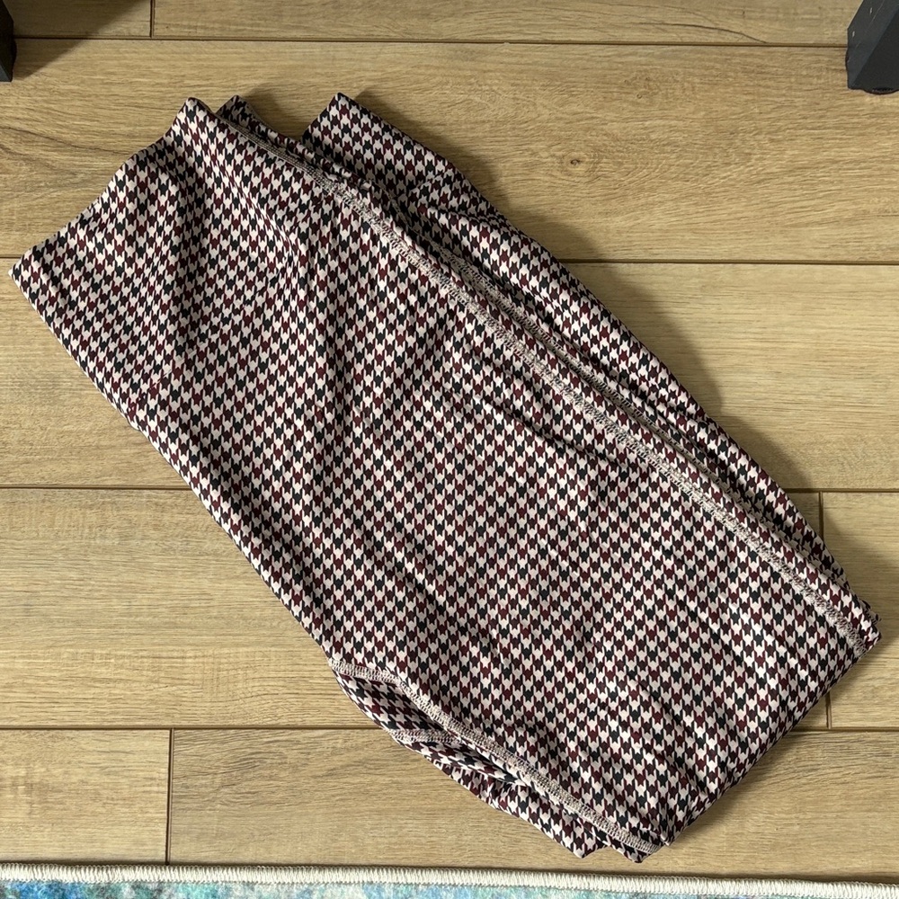 Abercrombie & Fitch Houndstooth Leggings - Black, White, Red